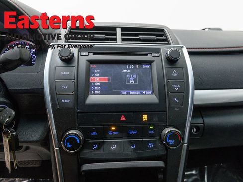 Used 2016 Toyota Camry SE FWD image 11