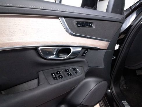 Certified 2025 Volvo XC90 B6 Plus image 17