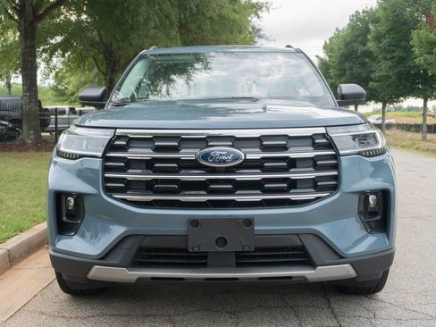 Used 2025 Ford Explorer Active w/ Active Comfort Package AWD/4WD image 2