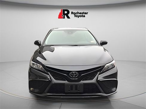 Used 2022 Toyota Camry SE image 1