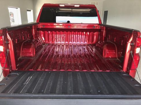 Used 2023 Chevrolet Silverado 1500 LT AWD/4WD image 9