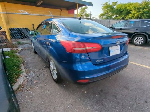 Used 2018 Ford Focus SE w/ Cold Weather Package FWD image 4