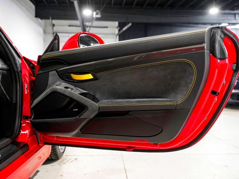 Used 2016 Porsche Boxster Spyder image 24