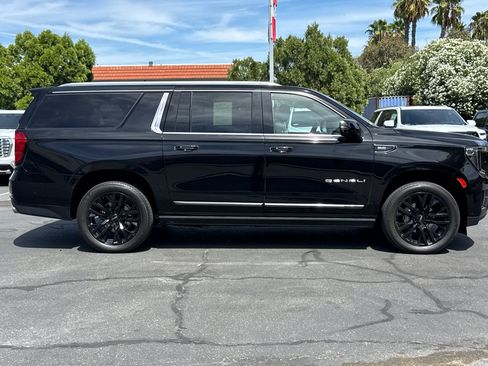 Used 2023 GMC Yukon XL Denali Ultimate AWD/4WD image 3