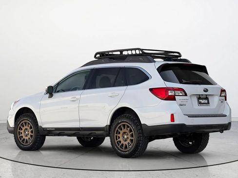Used 2016 Subaru Outback 3.6R Limited AWD/4WD image 3
