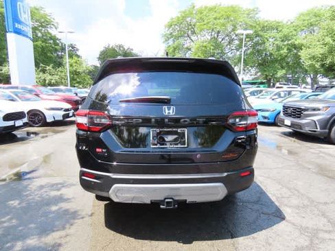 Certified 2025 Honda Pilot TrailSport image 5