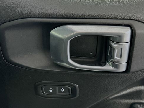 Used 2024 Jeep Wrangler Sport S image 28