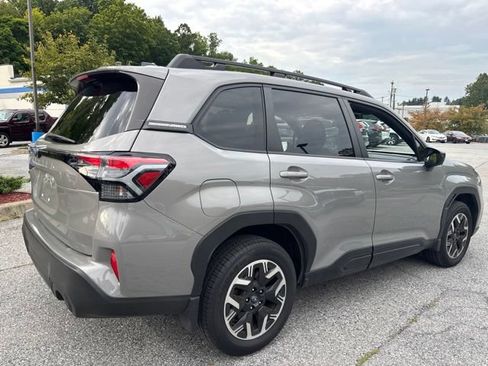 Used 2025 Subaru Forester Premium AWD/4WD image 7