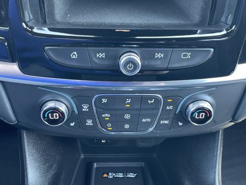 Used 2023 Chevrolet Traverse LT w/ Rear Camera Mirror Package AWD/4WD image 38