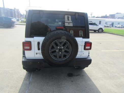 Used 2025 Jeep Wrangler Unlimited Sport AWD/4WD image 4