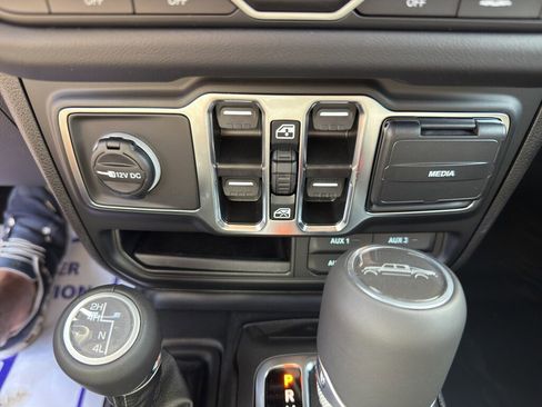 New 2025 Jeep Gladiator Sport image 36