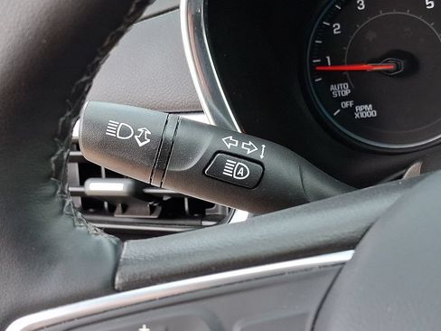 Used 2023 Chevrolet Equinox LT FWD image 22