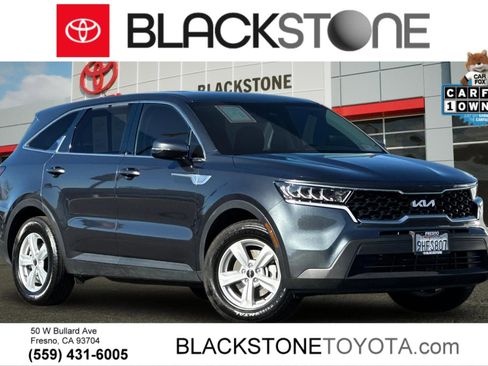 Used 2023 Kia Sorento LX image 1