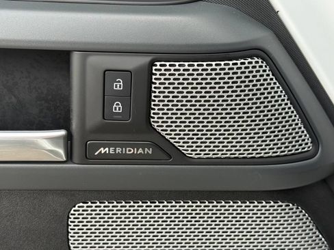 Used 2024 Land Rover Defender 130 X-Dynamic SE AWD/4WD image 16