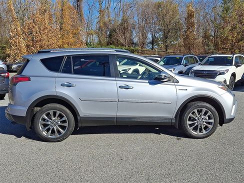 Used 2018 Toyota RAV4 Limited image 7