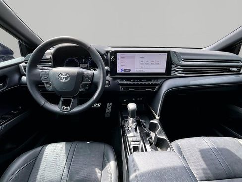 Used 2025 Toyota Camry XSE FWD image 9
