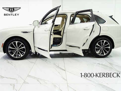 Certified 2023 Bentley Bentayga Plug-In Hybrid AWD/4WD image 4