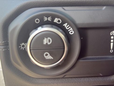 Used 2024 Jeep Gladiator Rubicon AWD/4WD image 32
