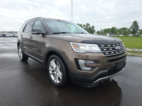 Used 2016 Ford Explorer XLT w/ Equipment Group 202A AWD/4WD image 1