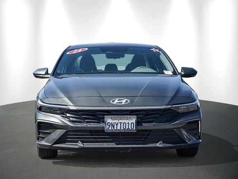 Used 2024 Hyundai Elantra SE FWD image 2