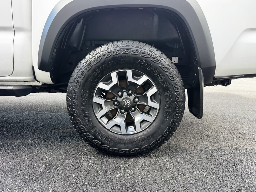 Certified 2023 Toyota Tacoma TRD Sport AWD/4WD image 16