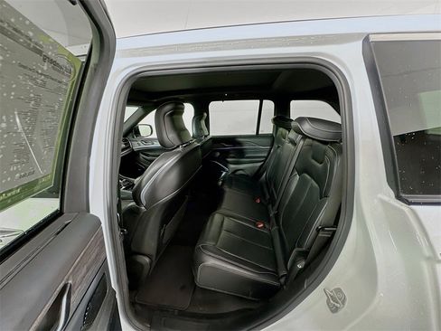 Used 2022 Jeep Grand Cherokee Overland w/ Luxury Tech Group IV image 26