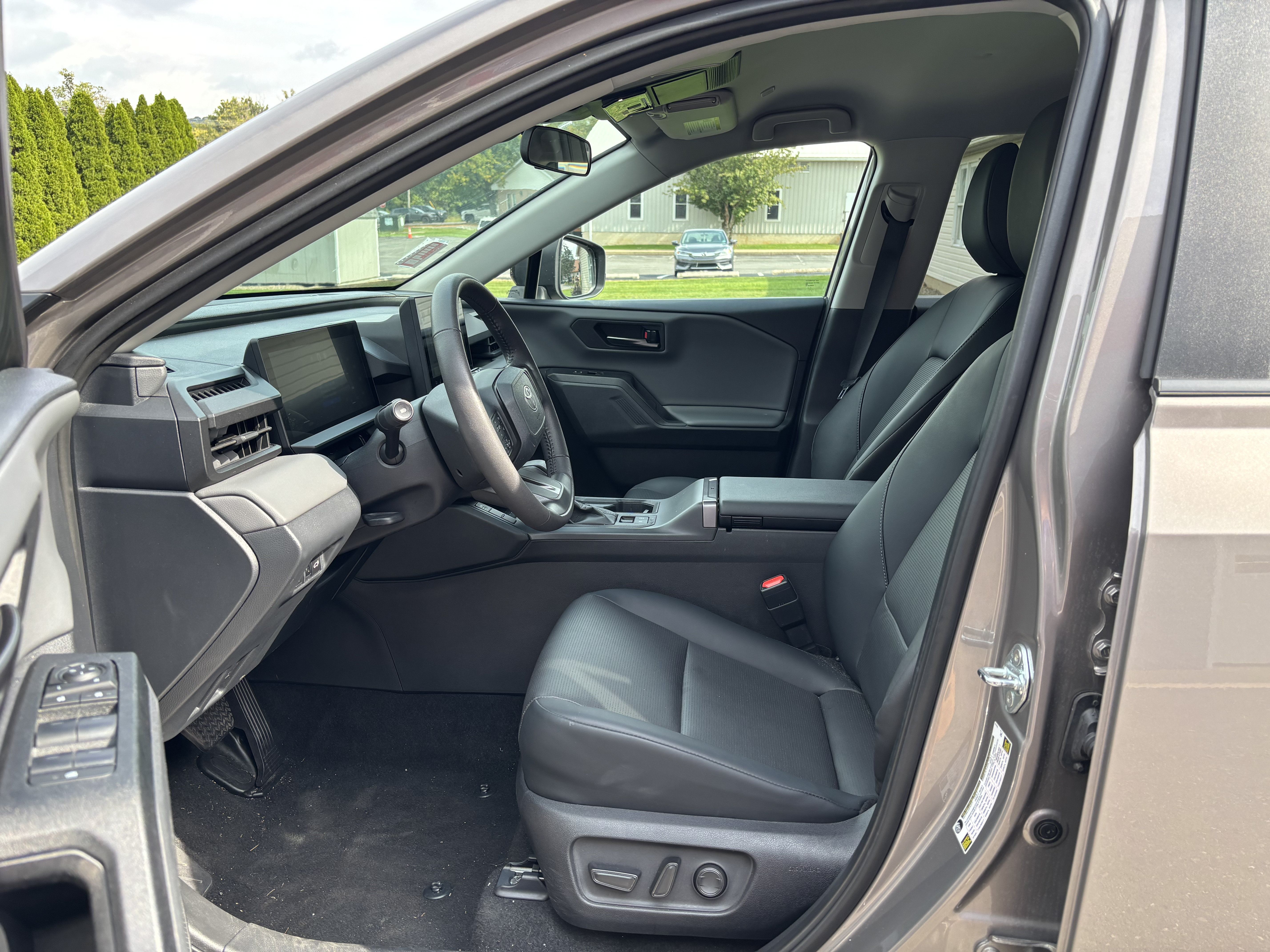 Used 2026 Toyota RAV4 XLE Premium AWD/4WD image 13
