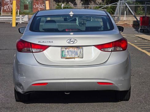 Used 2013 Hyundai Elantra GLS w/ Preferred Pkg FWD image 5