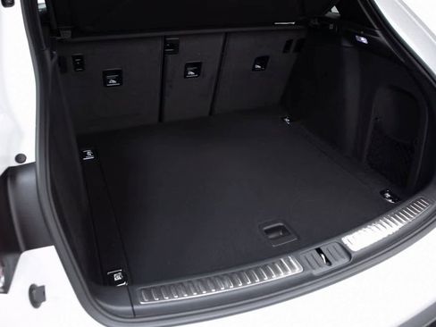 Certified 2025 Porsche Macan image 30