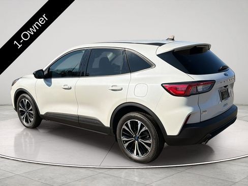 Used 2022 Ford Escape SE w/ SE Sport Appearance Package image 17
