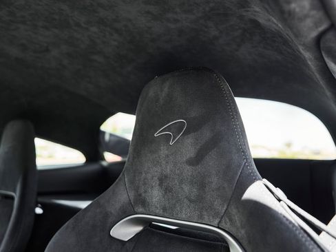 Used 2024 McLaren Artura RWD image 31