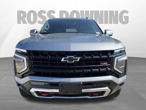 Used 2025 Chevrolet Suburban Z71 AWD/4WD image 2