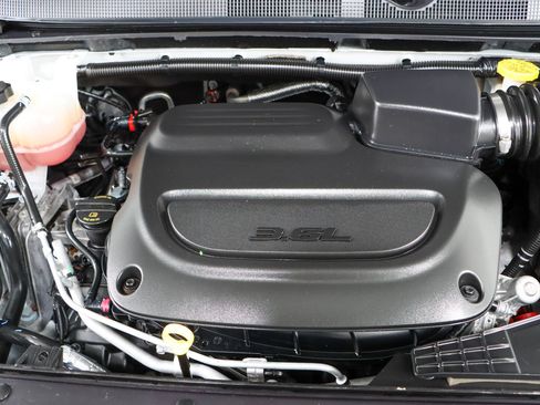 Used 2023 Chrysler Pacifica Touring-L FWD image 31