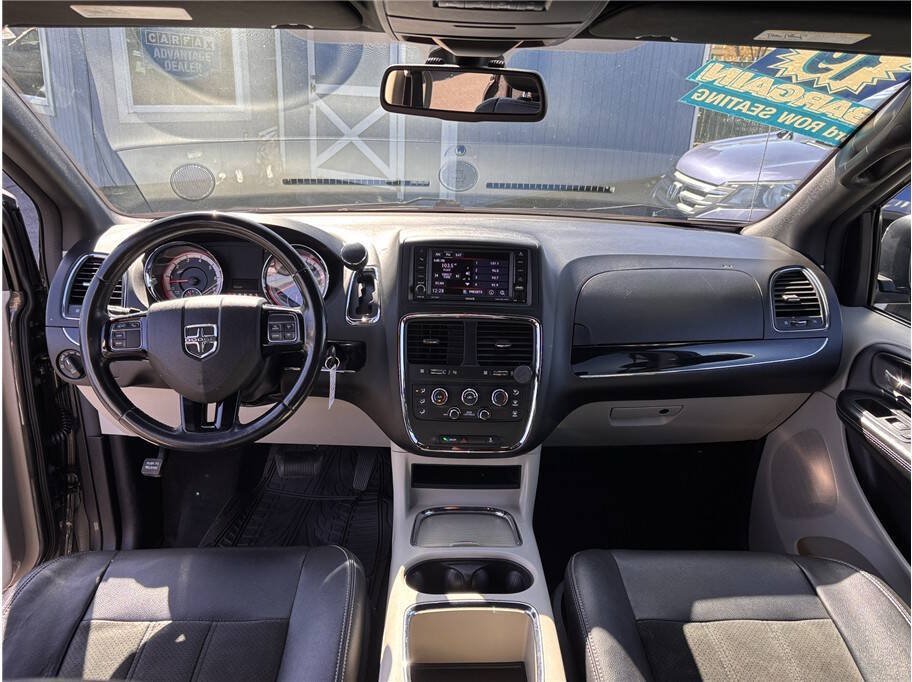 Used 2019 Dodge Grand Caravan SXT FWD image 11