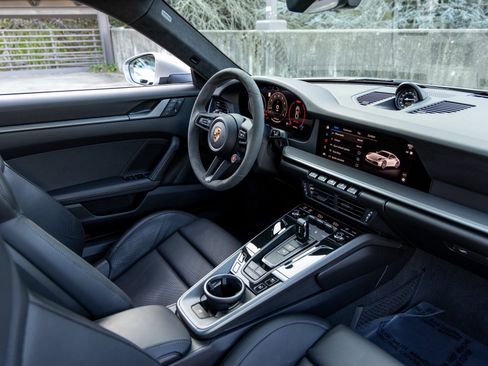 Used 2025 Porsche 911 Carrera image 44