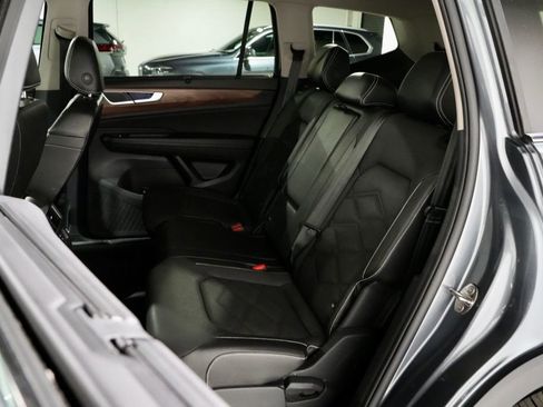 Used 2024 Volkswagen Atlas SE image 28