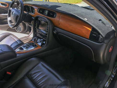 Used 2006 Jaguar XJ Vanden Plas Super V8 Portfolio RWD image 38