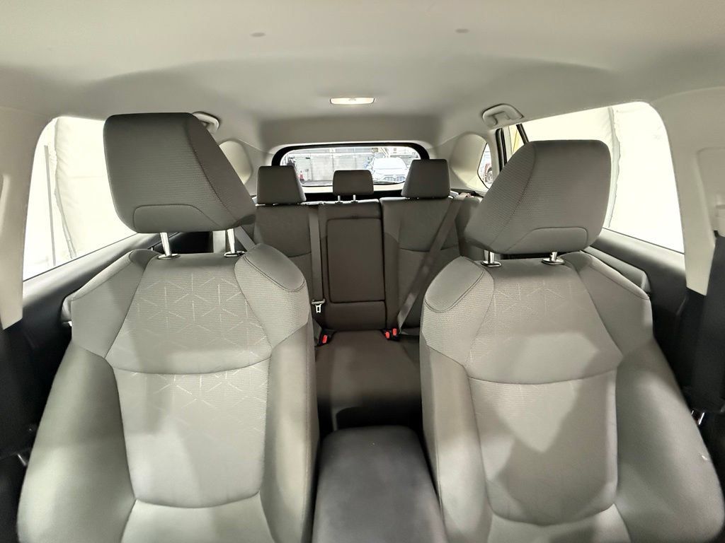 Used 2025 Toyota RAV4 XLE FWD image 28