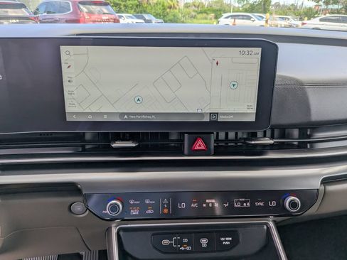 Certified 2026 Kia Carnival FWD image 22