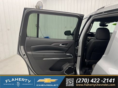 Used 2026 Chevrolet Traverse High Country w/ LPO, Floor Liner Package AWD/4WD image 10