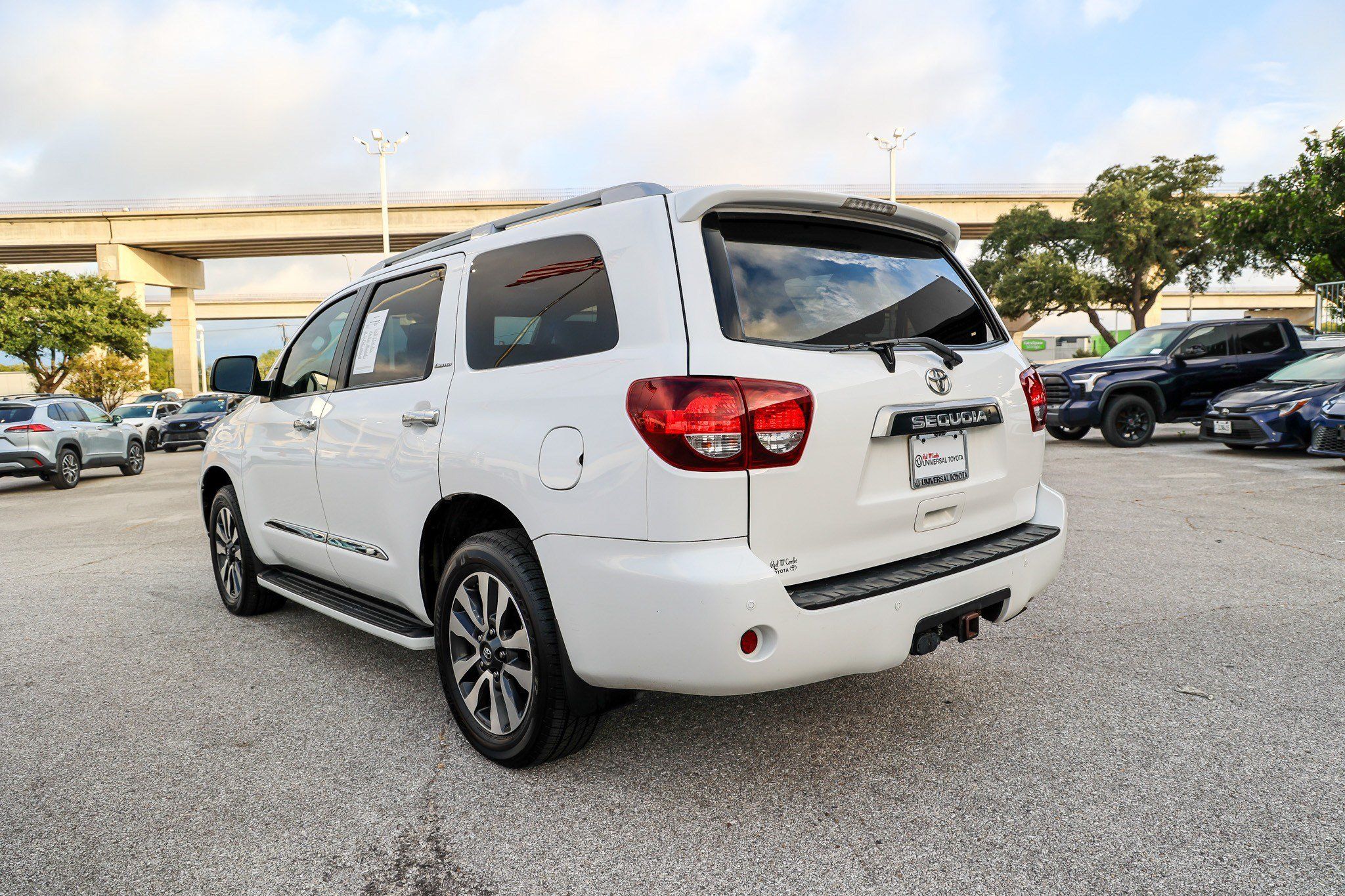 Used 2020 Toyota Sequoia Limited w/ Safety & Convenience Package AWD/4WD image 9