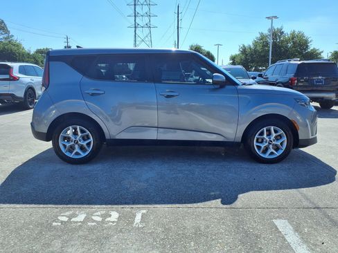 Used 2023 Kia Soul LX w/ Option Group 015 FWD image 25