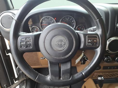 Used 2018 Jeep Wrangler Unlimited Sahara w/ Connectivity Group image 12