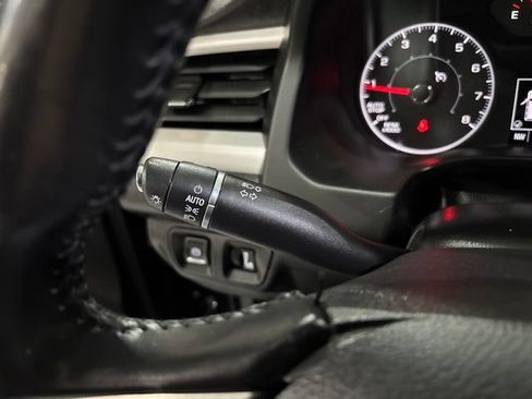 Used 2019 GMC Acadia SLE FWD image 31