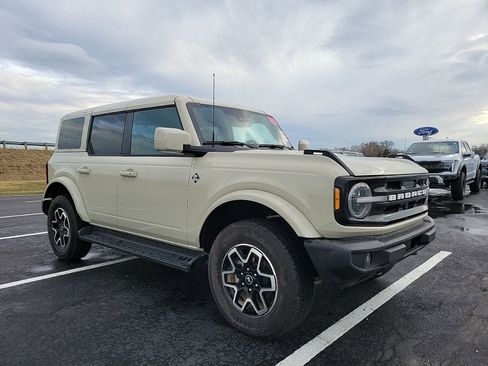 Used 2025 Ford Bronco Outer Banks image 1