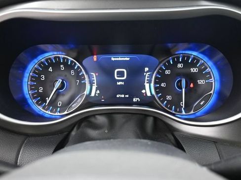 Used 2024 Chrysler Pacifica Touring-L FWD image 31