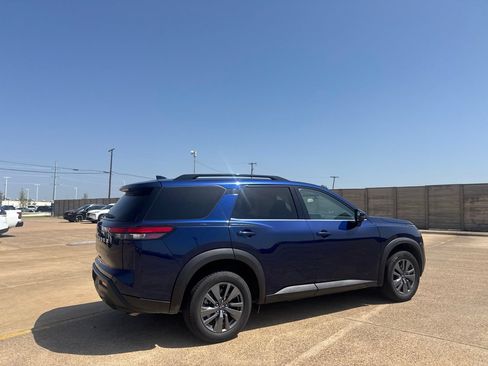 Certified 2025 Nissan Pathfinder SV FWD image 22