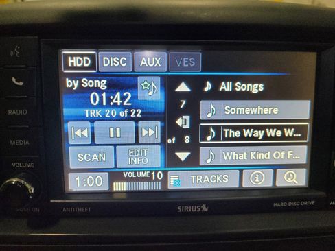 Used 2014 Chrysler Town & Country Touring w/ Driver Convenience Group image 25