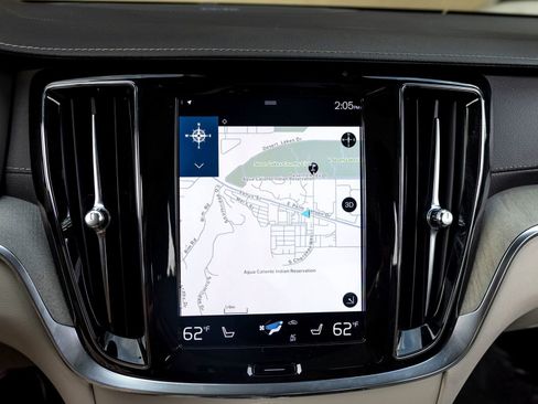 Used 2022 Volvo S60 T8 Inscription w/ Advanced Package image 18