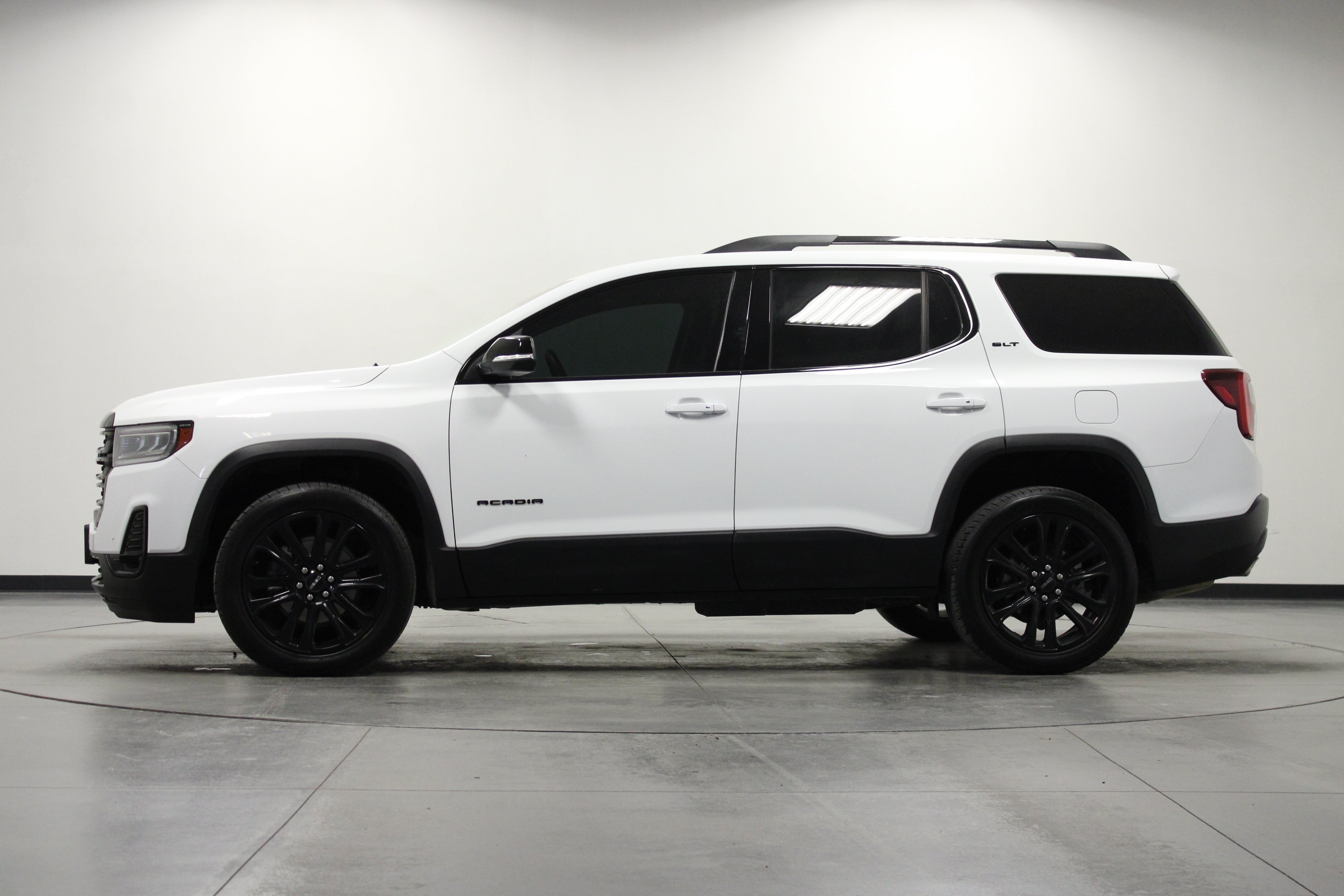Used 2023 GMC Acadia SLT w/ Elevation Edition FWD image 7
